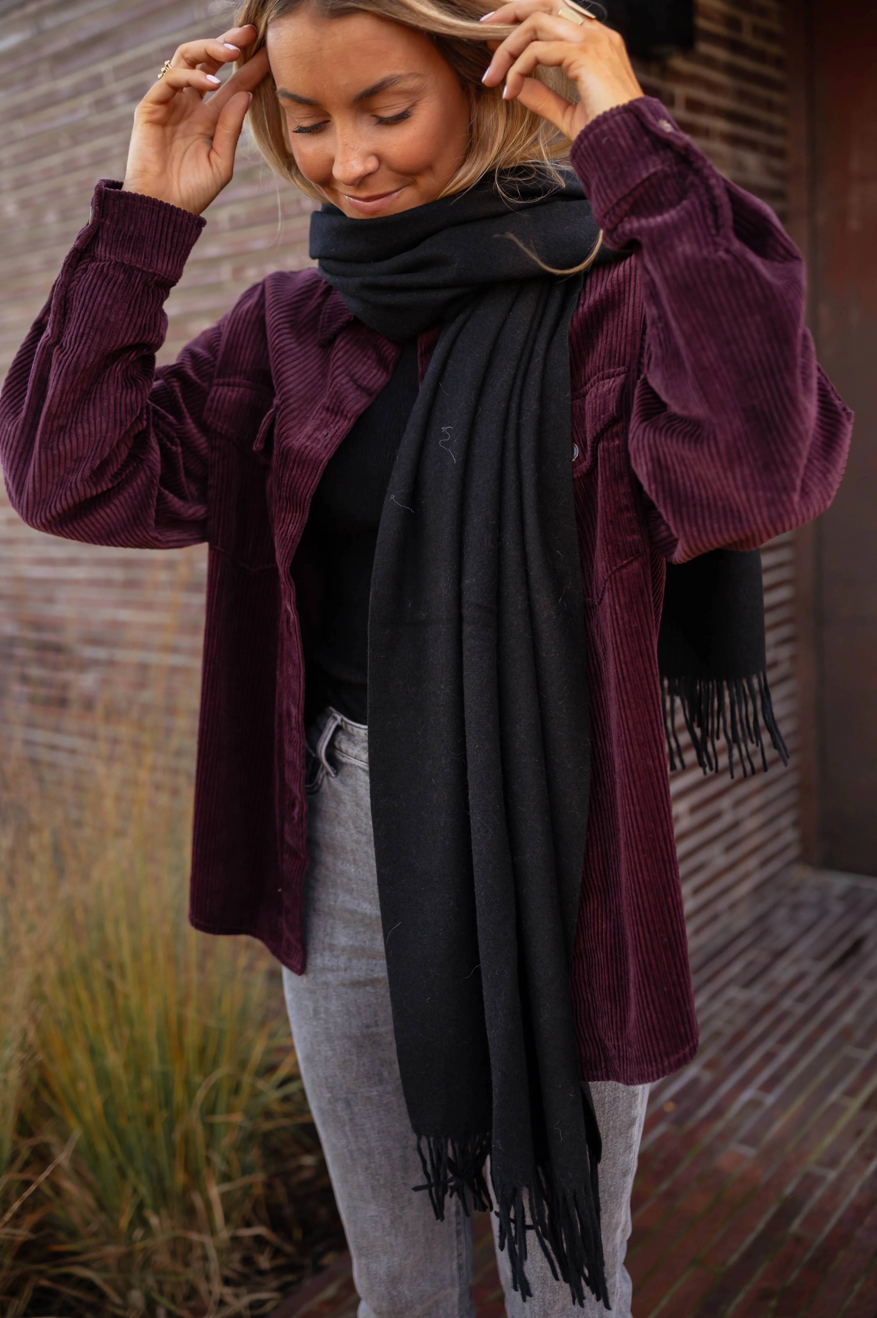 Black Cashmere Ronald Scarf - Image 10