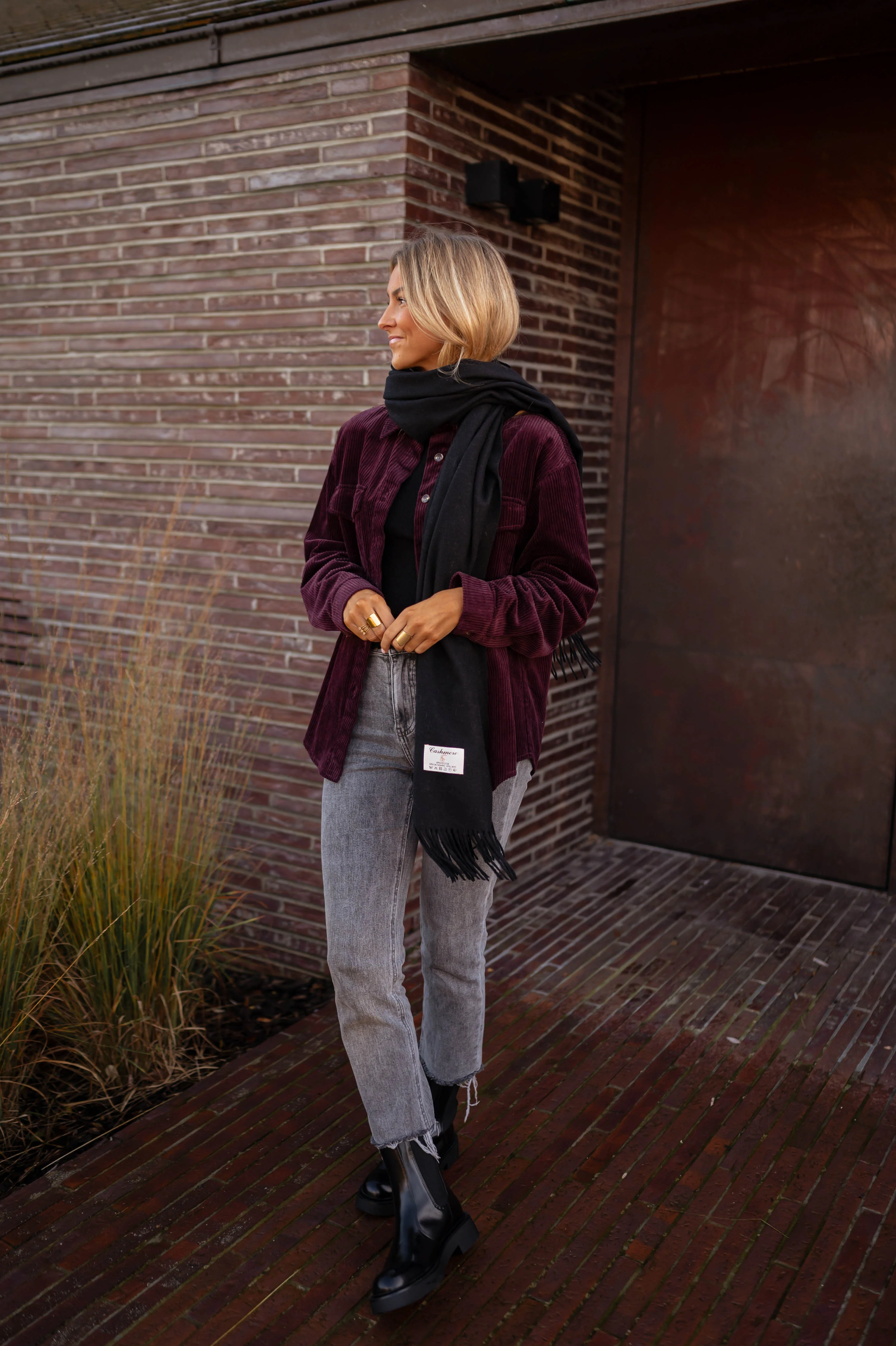 Black Cashmere Ronald Scarf - Image 7