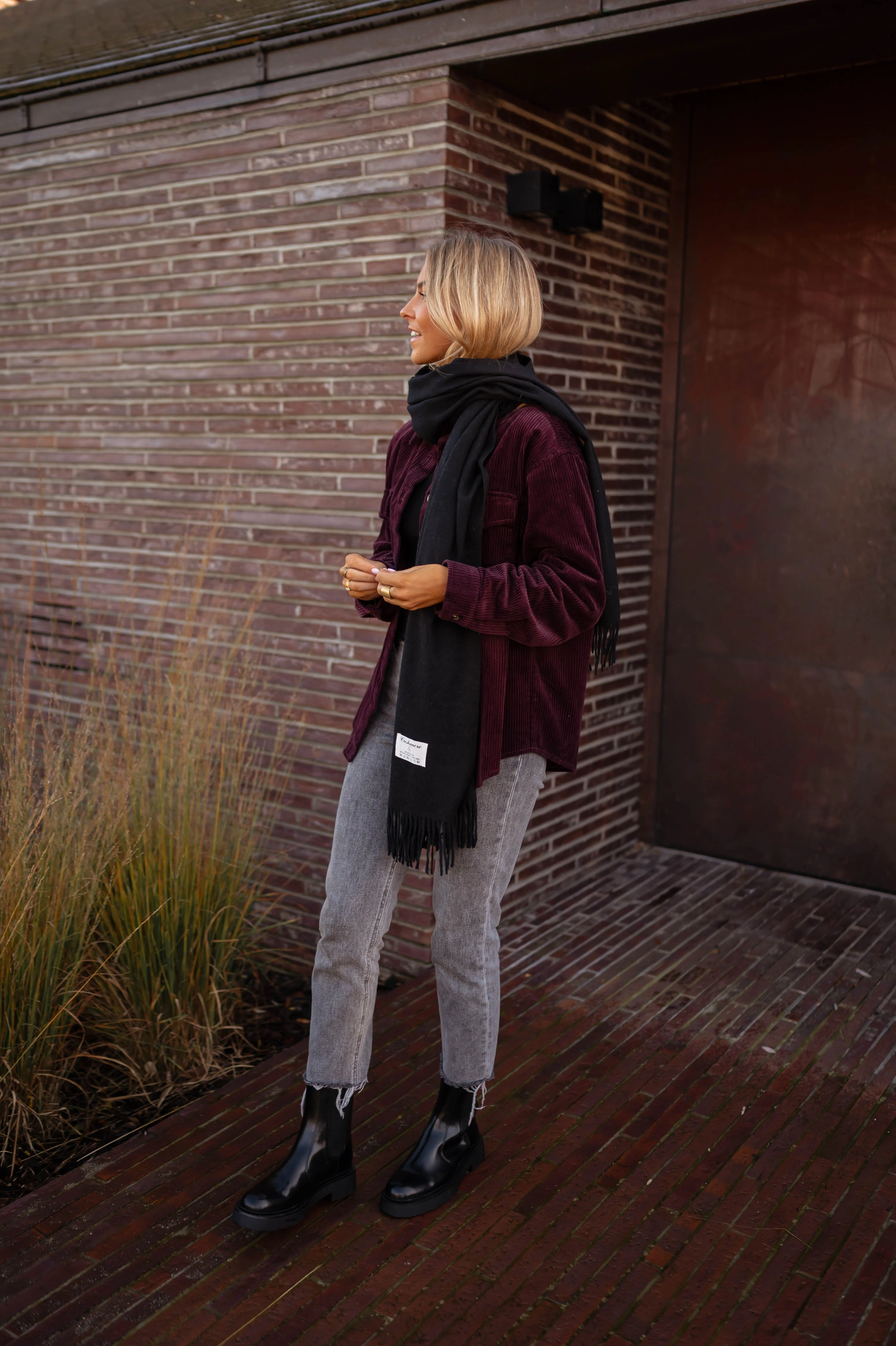 Black Cashmere Ronald Scarf - Image 8