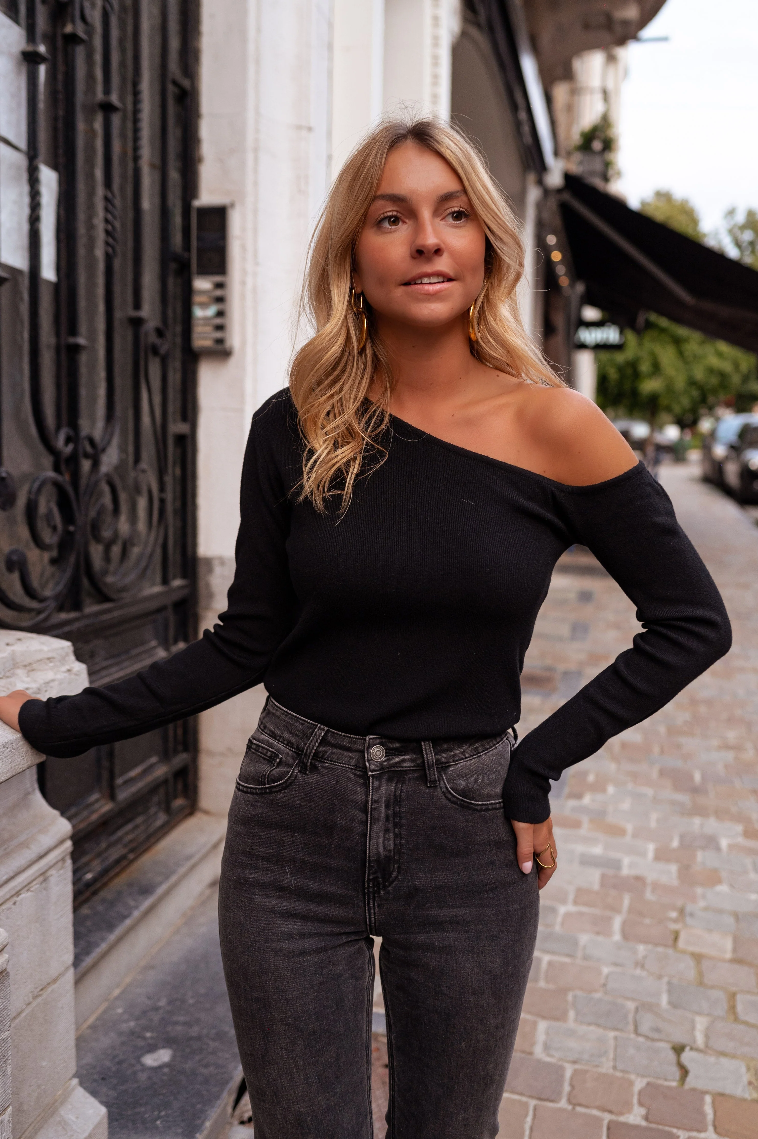 Black Casper Thin Sweater - Image 5
