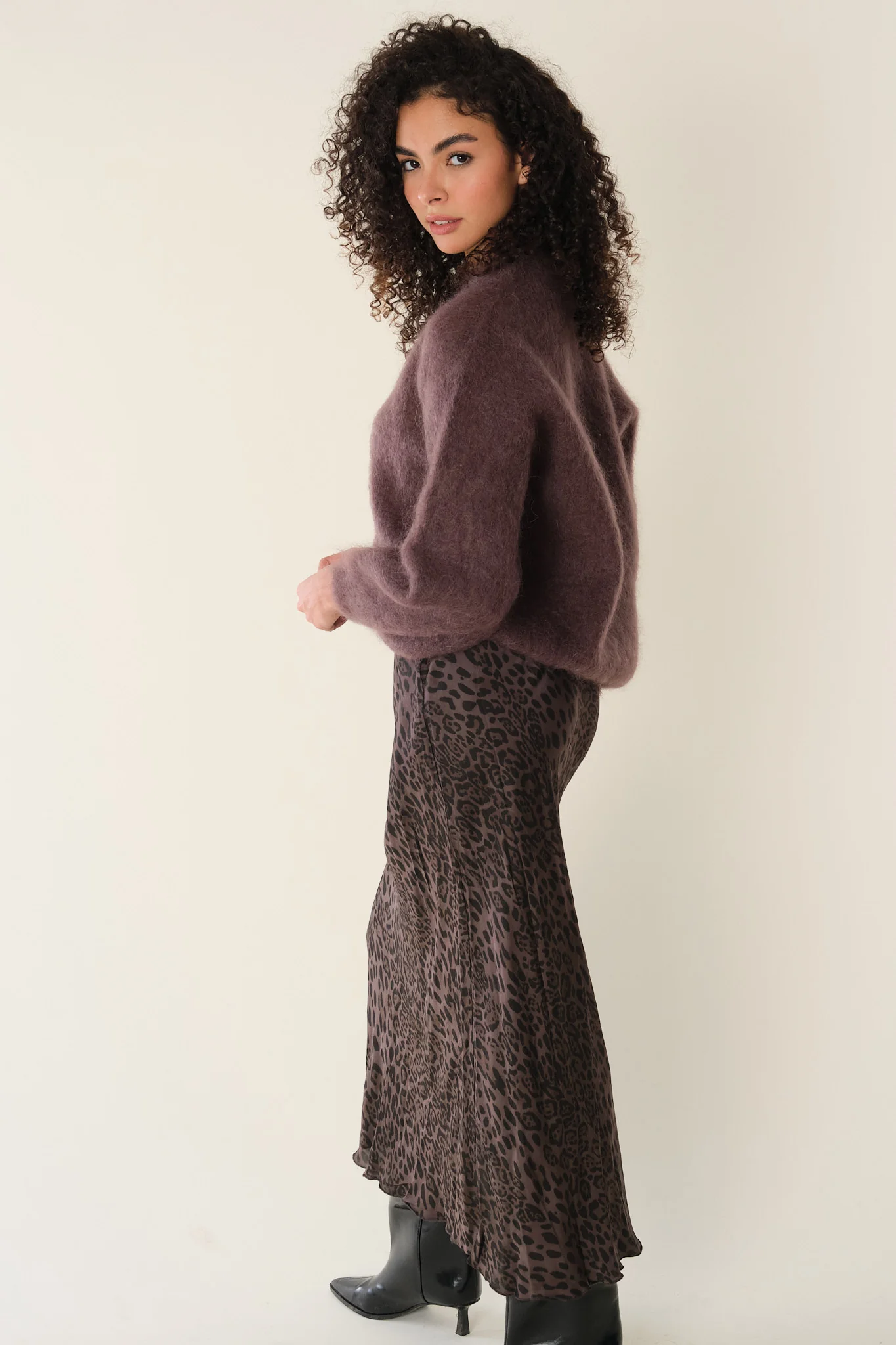 Chocolate Pieter Sweater - Image 10