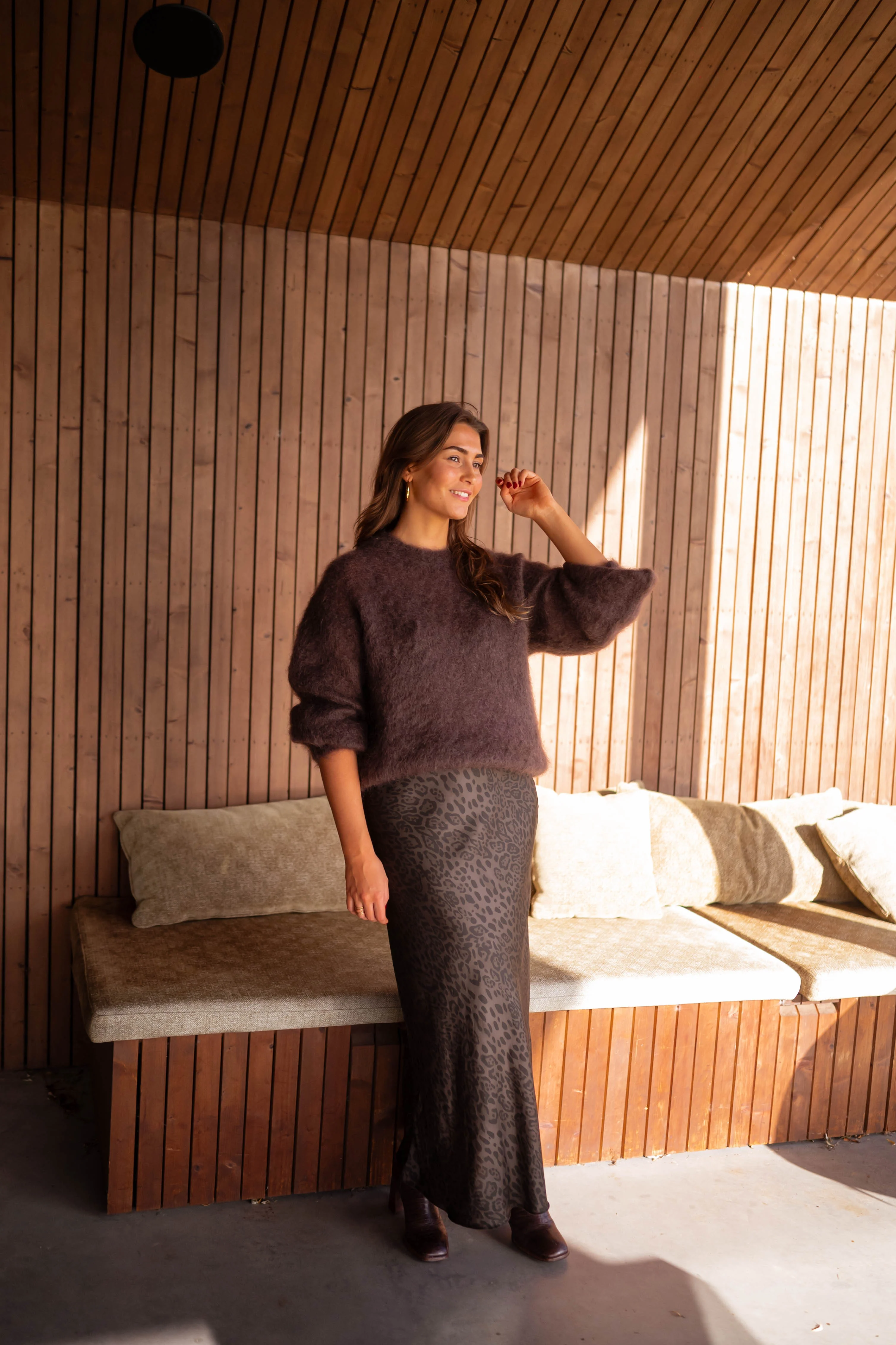 Chocolate Pieter Sweater - Image 17