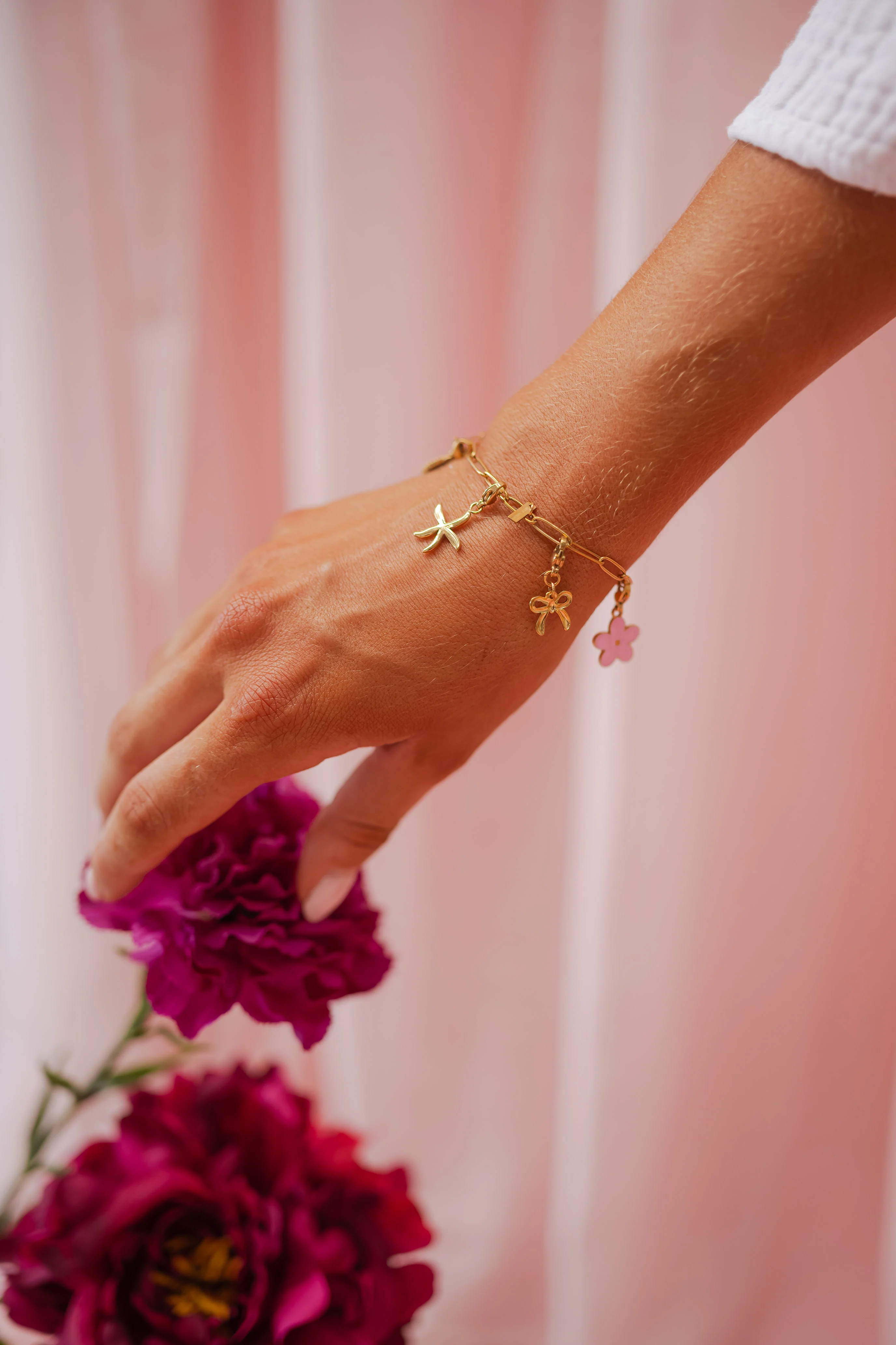 Golden Bow Pendant - Image 4