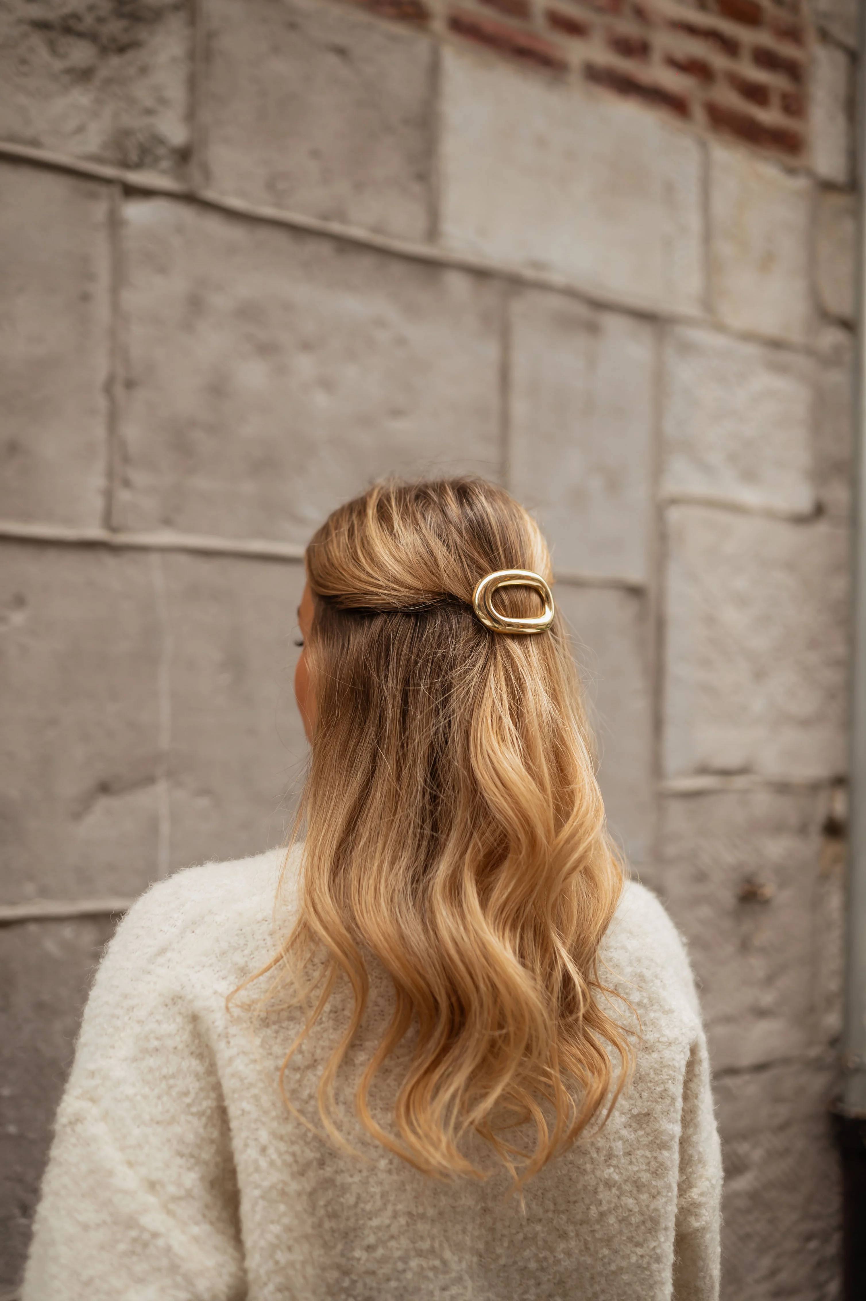 Golden Edou Hairclip - Image 6