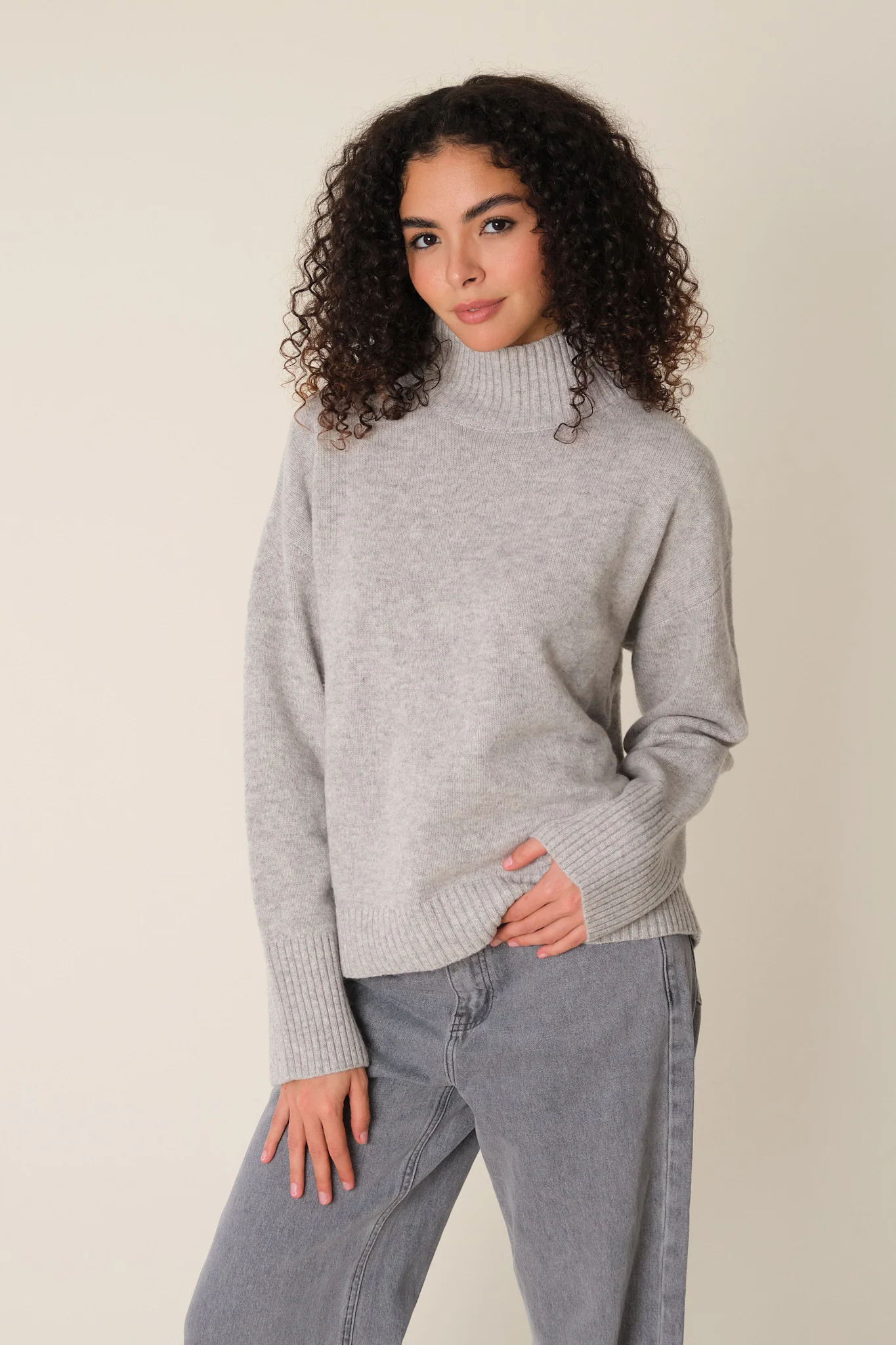 Grey Gawen Sweater - Image 7