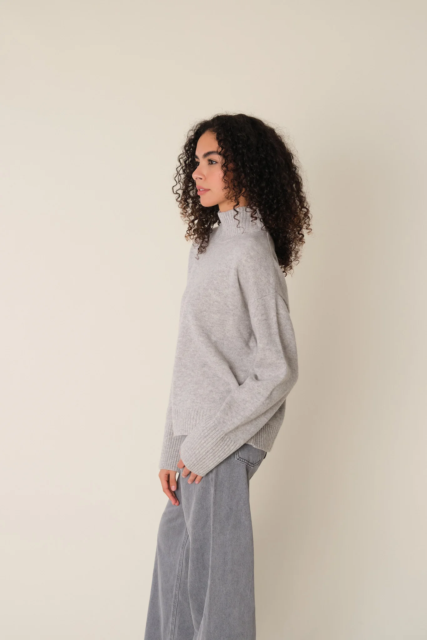Grey Gawen Sweater - Image 9